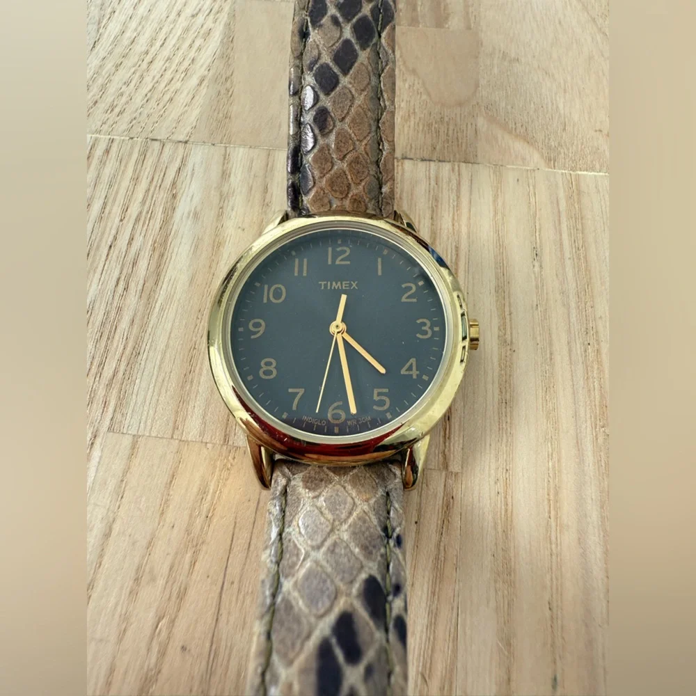 Timex ladies black dial gold tone classic watch NEW BATTERY